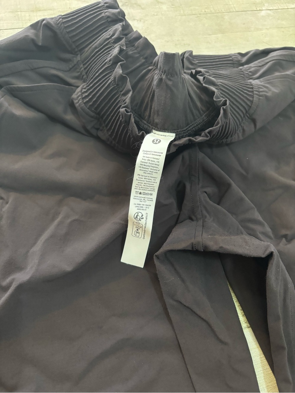 Lululemon Stretch Woven Ruffle Waist Wide-Leg Crop (set of 2) - Picture 10 of 14